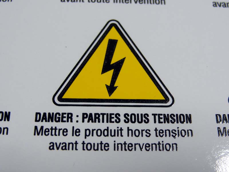 Impression sérigraphie autocollant danger tension – Electricien à Rennes 35
