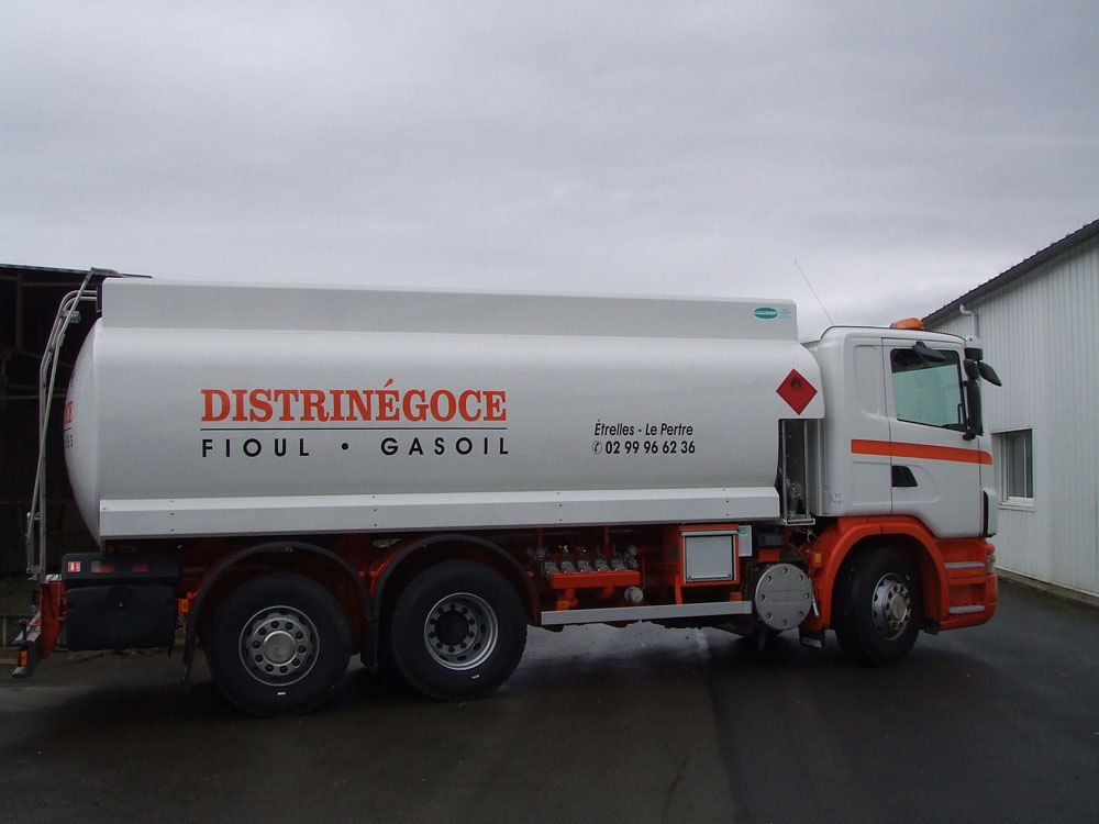 Publicité adhésive sur camion citerne – Distributeur de fioul département 35